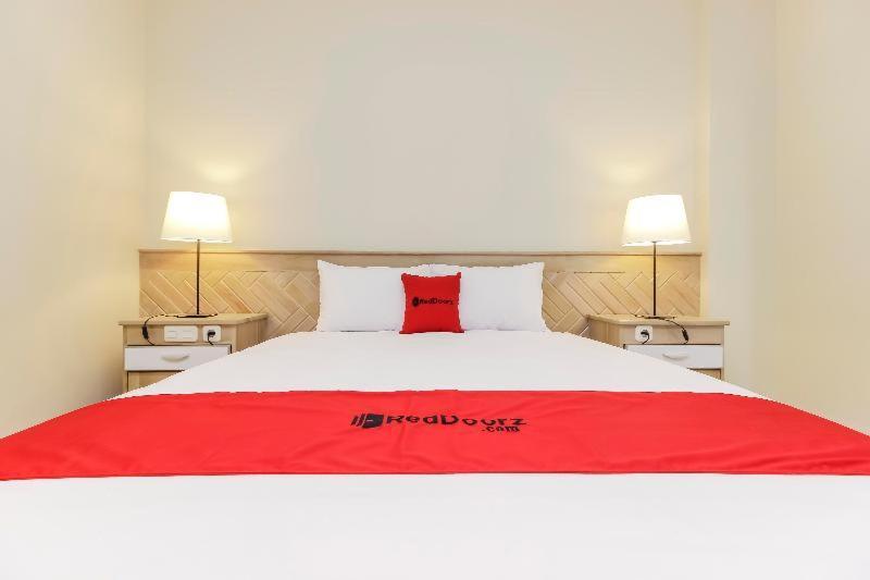 Reddoorz Premium Near Ragunan Zoo 2 Jakarta Room photo
